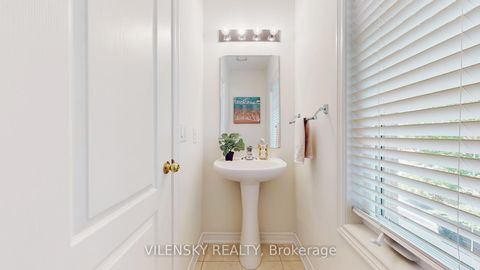 Photo 9 at 29 Elihof Drive, Patterson, Vaughan