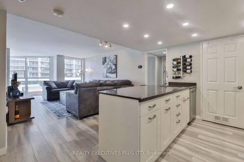 Photo 2 at 811 - 701 King Street W, Niagara, Toronto