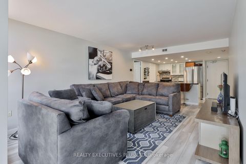 Photo 5 at 811 - 701 King Street W, Niagara, Toronto