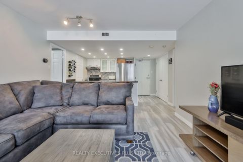 Photo 7 at 811 - 701 King Street W, Niagara, Toronto