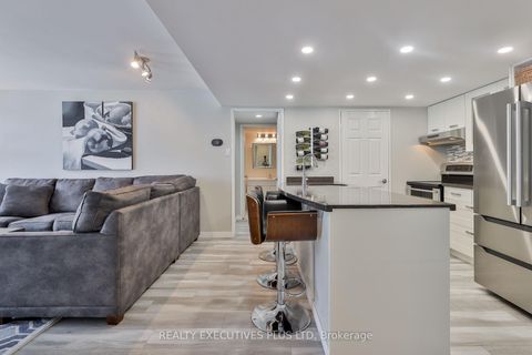 Photo 8 at 811 - 701 King Street W, Niagara, Toronto