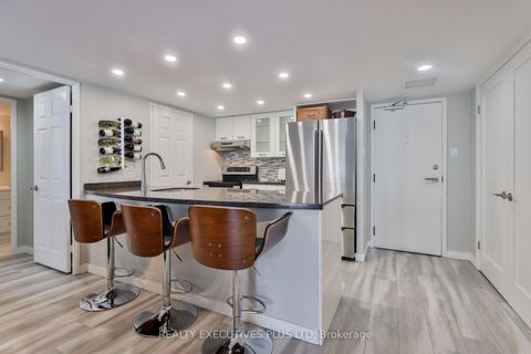 Photo 9 at 811 - 701 King Street W, Niagara, Toronto
