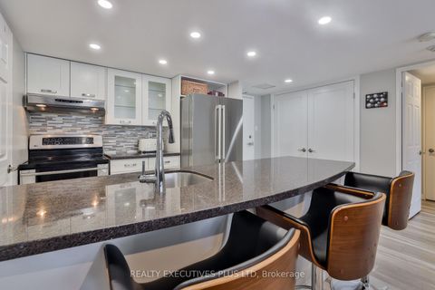 Photo 10 at 811 - 701 King Street W, Niagara, Toronto