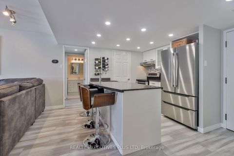 Photo 14 at 811 - 701 King Street W, Niagara, Toronto