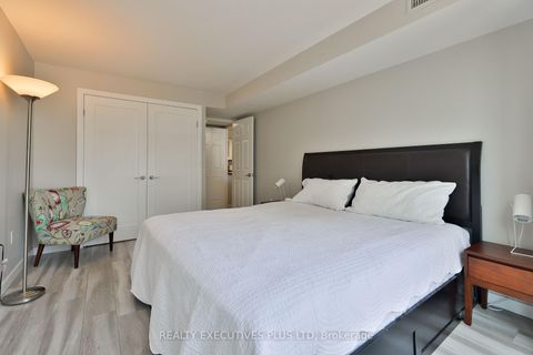 Photo 16 at 811 - 701 King Street W, Niagara, Toronto
