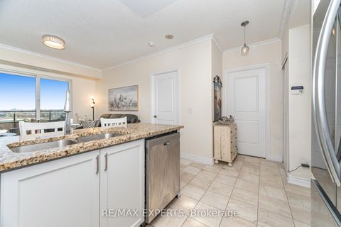 Photo 10 at 809 - 9255 Jane Street, Maple, Vaughan