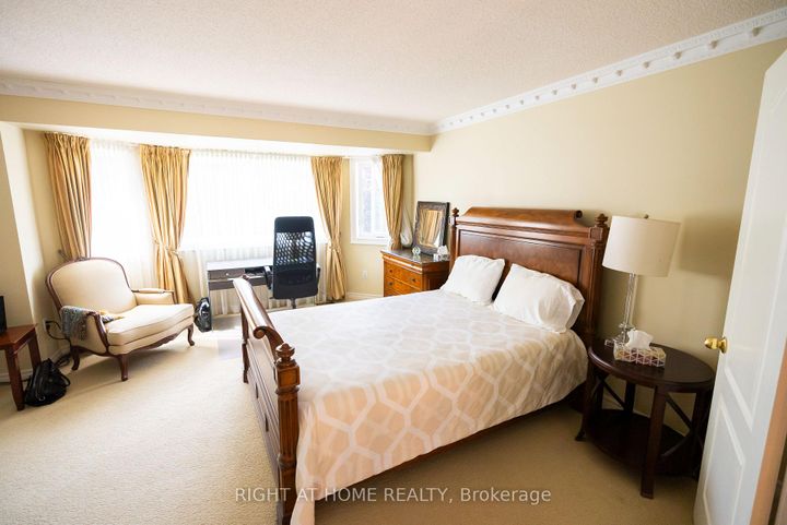 Photo 11 at 2427 Erin Centre Boulevard, Central Erin Mills, Mississauga