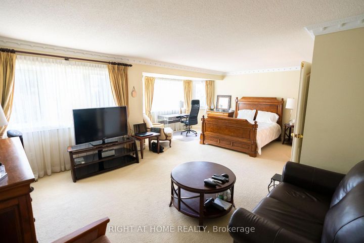 Photo 13 at 2427 Erin Centre Boulevard, Central Erin Mills, Mississauga