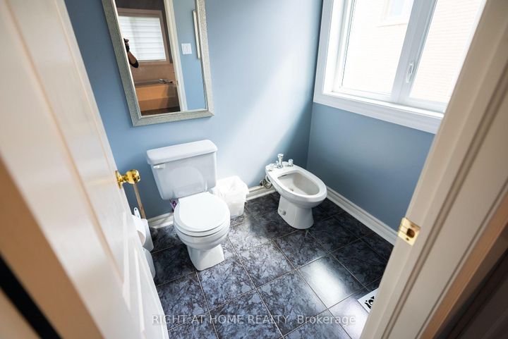 Photo 16 at 2427 Erin Centre Boulevard, Central Erin Mills, Mississauga