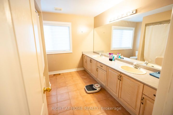 Photo 20 at 2427 Erin Centre Boulevard, Central Erin Mills, Mississauga