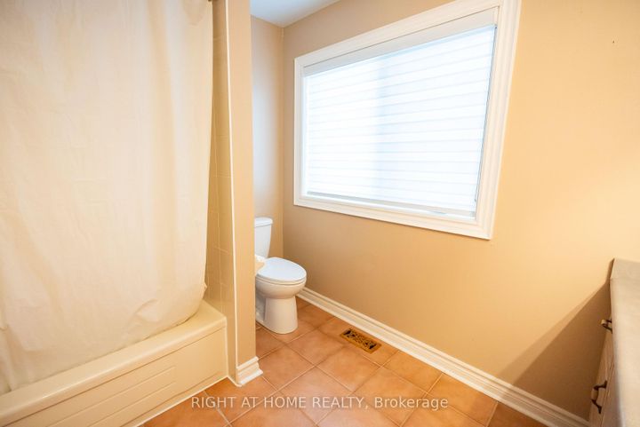 Photo 21 at 2427 Erin Centre Boulevard, Central Erin Mills, Mississauga
