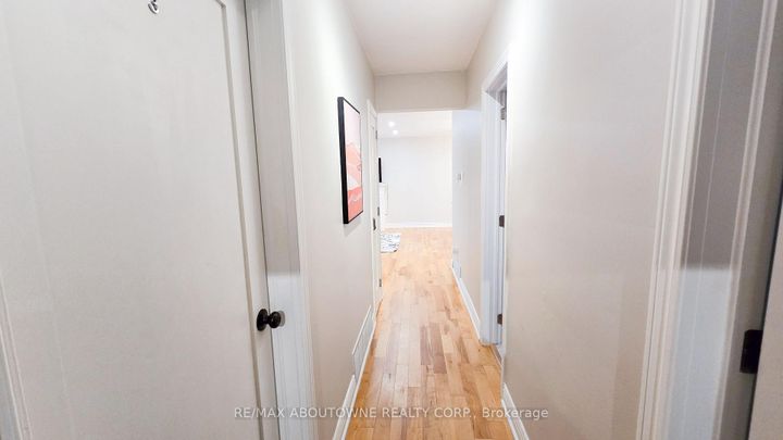 Photo 7 at 583 Taplow Crescent W, WO West, Oakville
