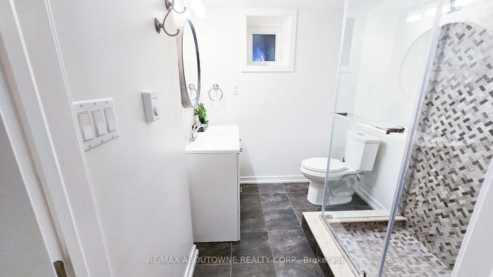 Photo 16 at 583 Taplow Crescent W, WO West, Oakville