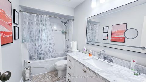 Photo 11 at 583 Taplow Crescent W, WO West, Oakville