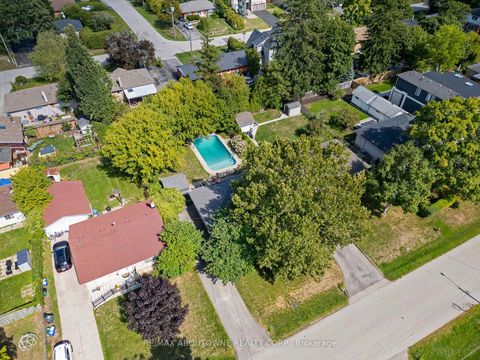 Photo 18 at 583 Taplow Crescent W, WO West, Oakville