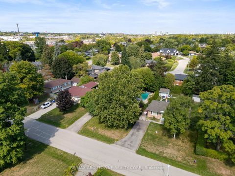 Photo 19 at 583 Taplow Crescent W, WO West, Oakville