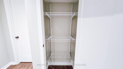 Photo 24 at 583 Taplow Crescent W, WO West, Oakville