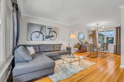 Photo 5 at 19 Caronport Crescent, Donalda, Toronto