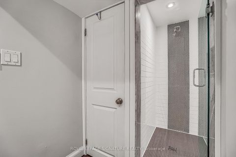Photo 33 at 19 Caronport Crescent, Donalda, Toronto