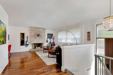 Photo 4 at 10 Vanellan Court, Queensway, Toronto