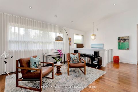 Photo 5 at 10 Vanellan Court, Queensway, Toronto