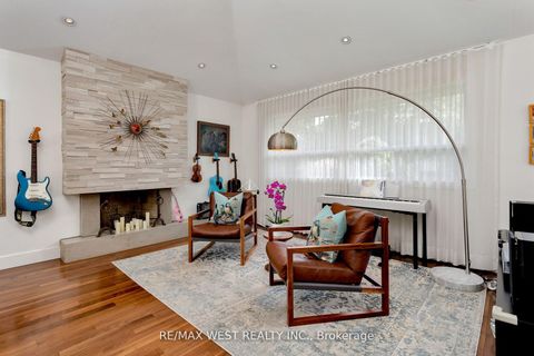 Photo 7 at 10 Vanellan Court, Queensway, Toronto