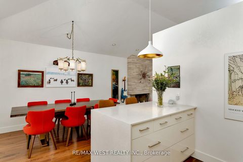 Photo 14 at 10 Vanellan Court, Queensway, Toronto