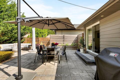 Photo 17 at 10 Vanellan Court, Queensway, Toronto