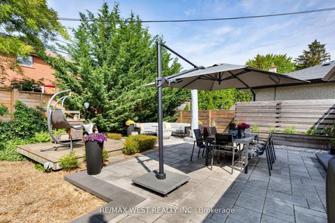 Photo 19 at 10 Vanellan Court, Queensway, Toronto