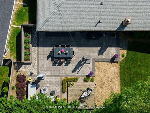 Photo 24 at 10 Vanellan Court, Queensway, Toronto