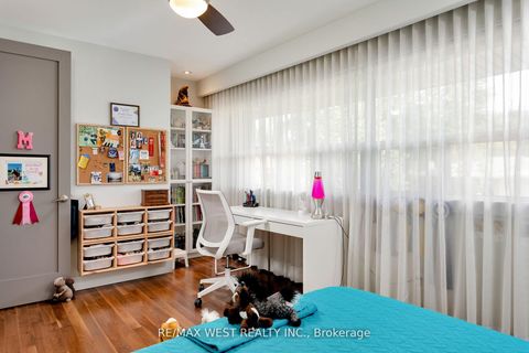 Photo 33 at 10 Vanellan Court, Queensway, Toronto