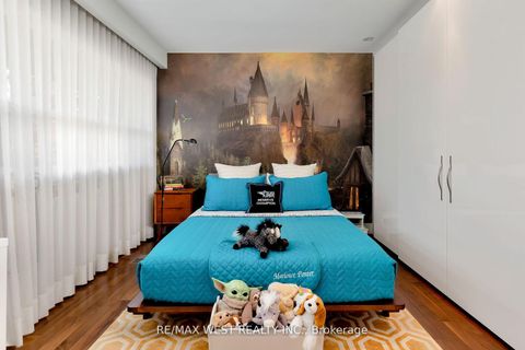 Photo 34 at 10 Vanellan Court, Queensway, Toronto
