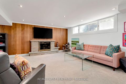 Photo 40 at 10 Vanellan Court, Queensway, Toronto