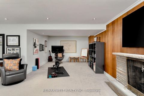 Photo 41 at 10 Vanellan Court, Queensway, Toronto