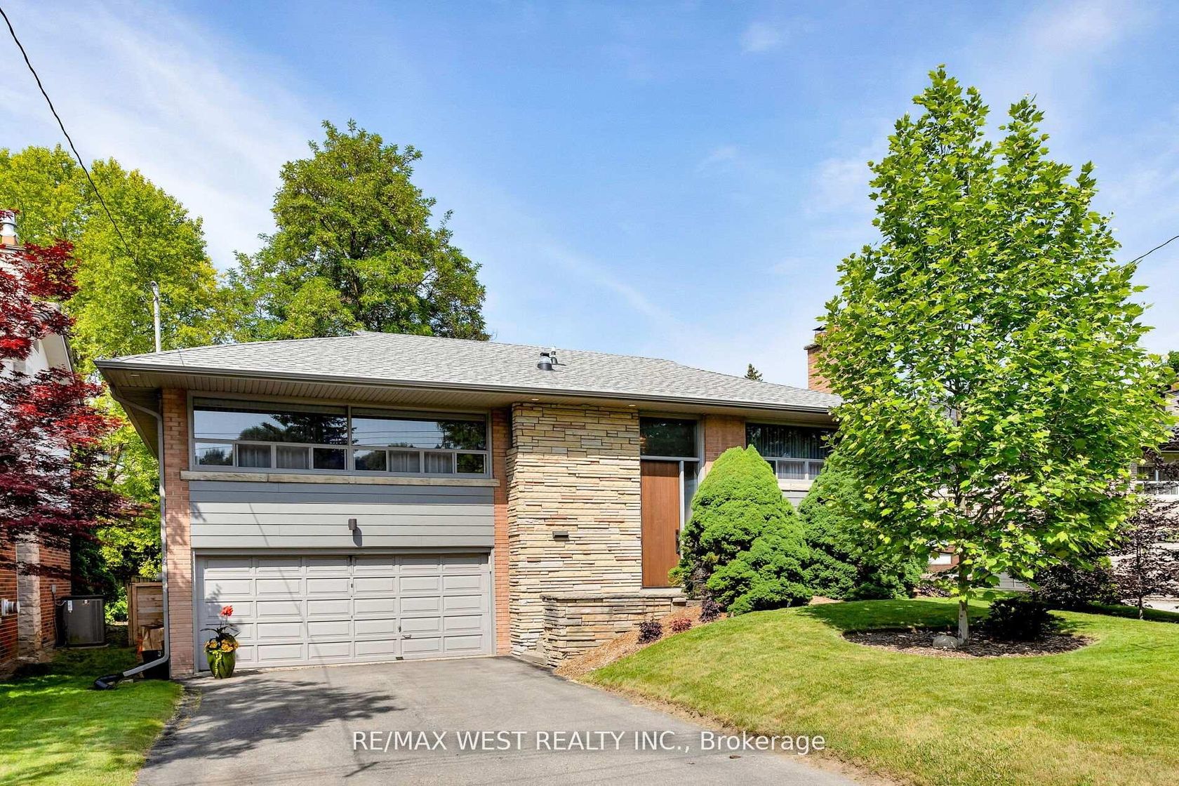 10 Vanellan Court, Queensway, Toronto 