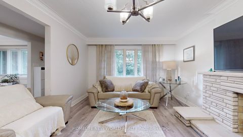 Photo 3 at 11 Elynhill Drive, Willowdale West, Toronto
