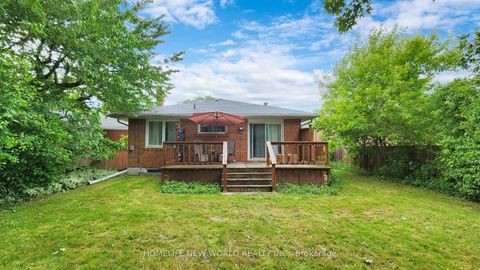 Photo 35 at 11 Elynhill Drive, Willowdale West, Toronto