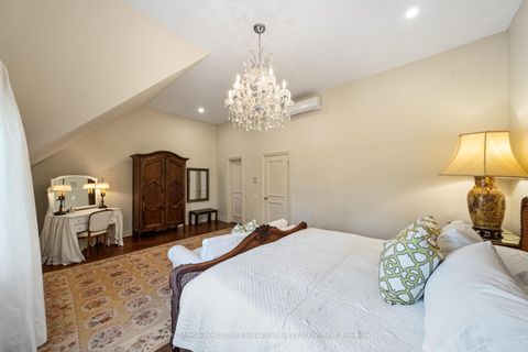 Photo 34 at 18 Lowther Avenue, Annex, Toronto