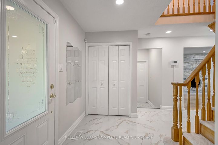 Photo 4 at 2 ROBESPIERRE Court, Crerar, Hamilton
