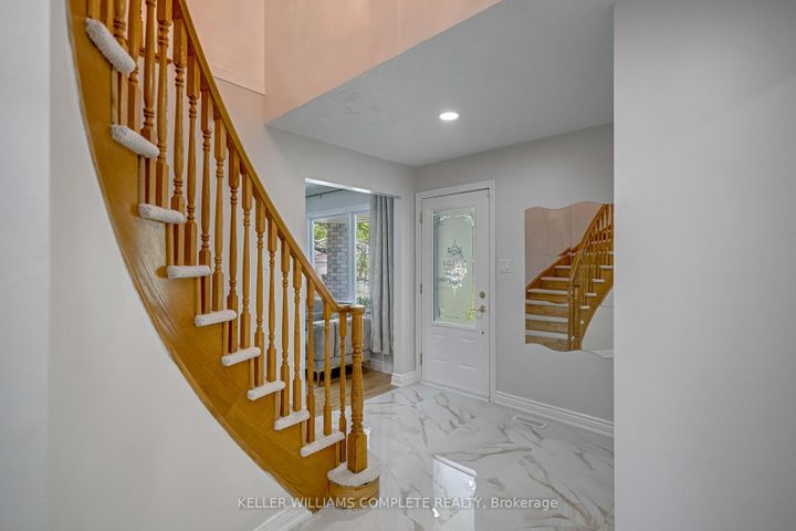 Photo 5 at 2 ROBESPIERRE Court, Crerar, Hamilton