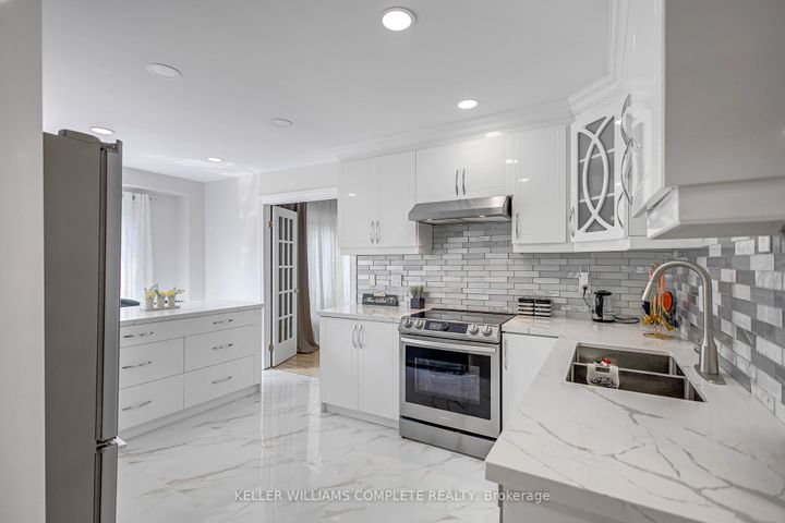 Photo 7 at 2 ROBESPIERRE Court, Crerar, Hamilton