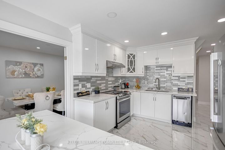 Photo 8 at 2 ROBESPIERRE Court, Crerar, Hamilton