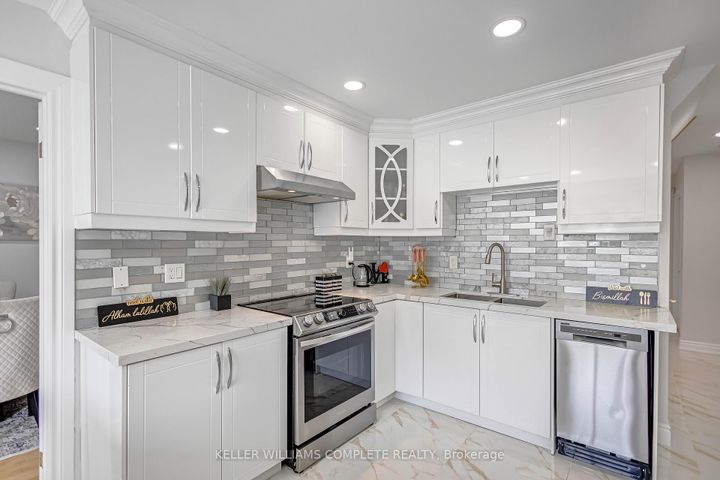 Photo 9 at 2 ROBESPIERRE Court, Crerar, Hamilton