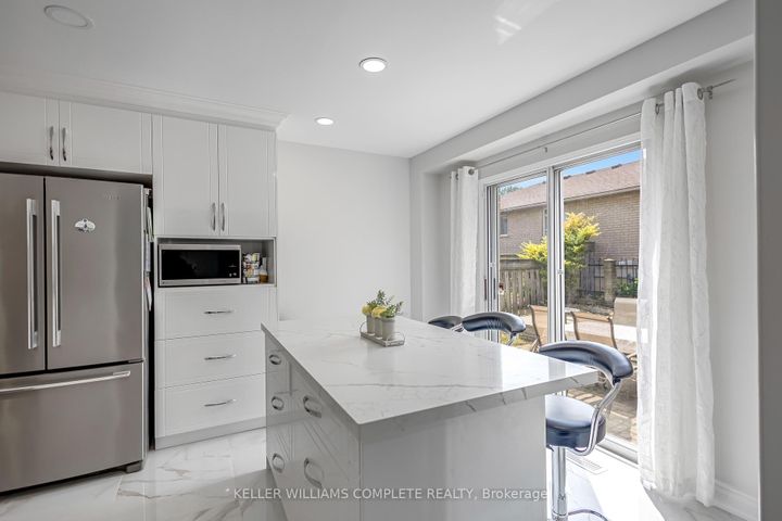 Photo 10 at 2 ROBESPIERRE Court, Crerar, Hamilton