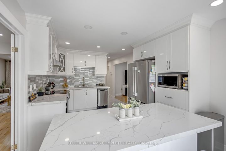 Photo 11 at 2 ROBESPIERRE Court, Crerar, Hamilton