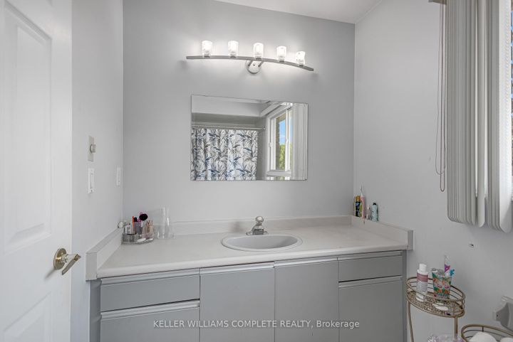 Photo 22 at 2 ROBESPIERRE Court, Crerar, Hamilton