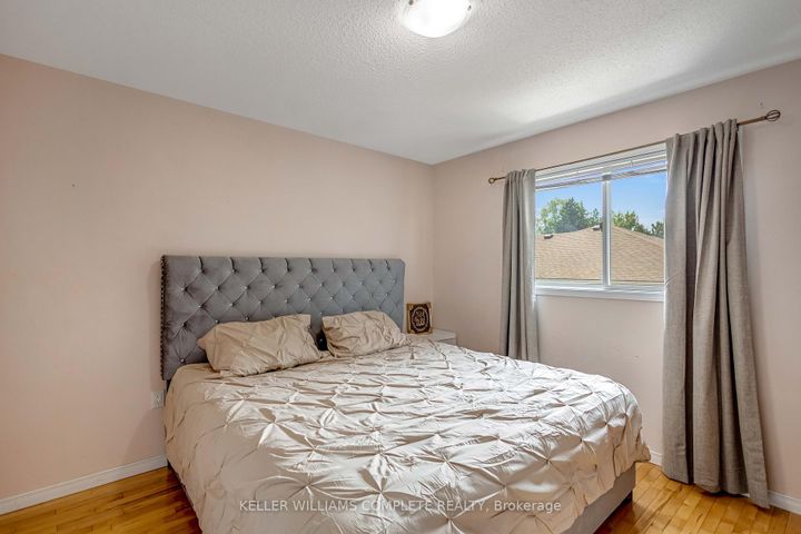 Photo 23 at 2 ROBESPIERRE Court, Crerar, Hamilton