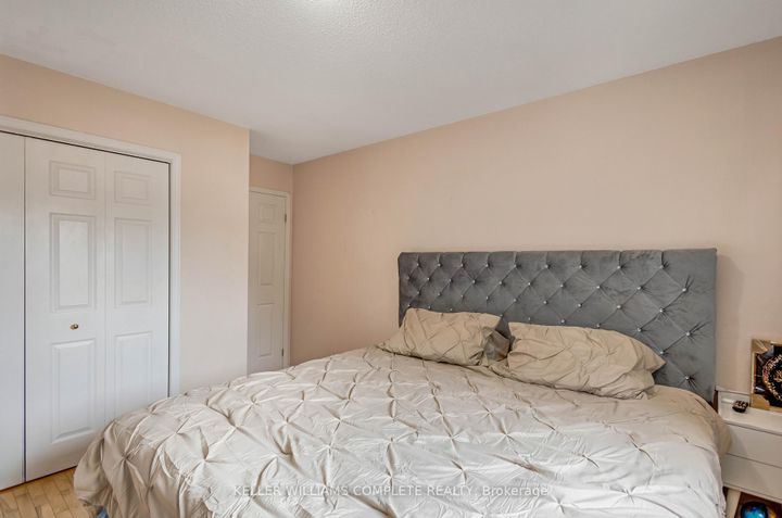 Photo 24 at 2 ROBESPIERRE Court, Crerar, Hamilton