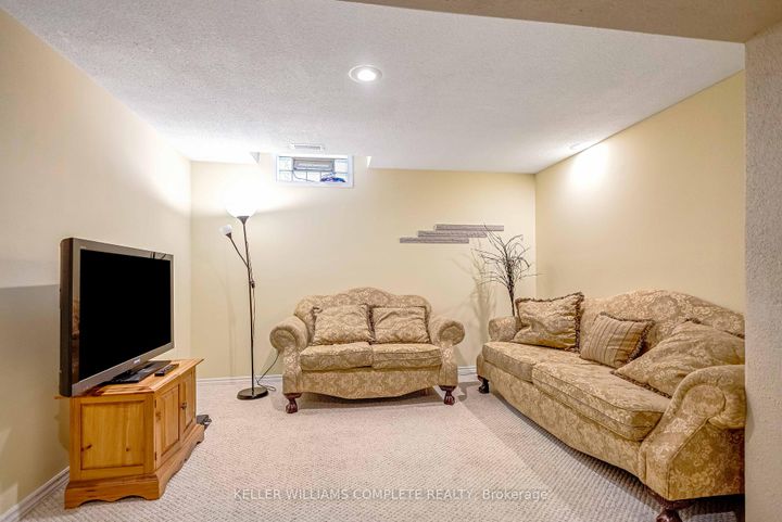 Photo 34 at 2 ROBESPIERRE Court, Crerar, Hamilton