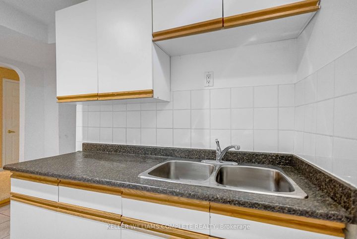 Photo 37 at 2 ROBESPIERRE Court, Crerar, Hamilton